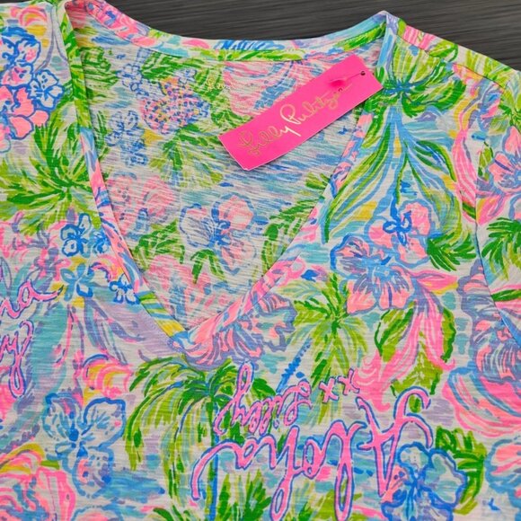 NWT Lilly Pulitzer Women's XL Etta V-Neck Top T-Shirt Lilly Loves Hawaii Aloha - Picture 2 of 4